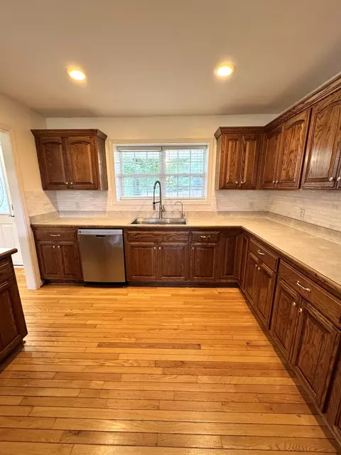 Kitchen - 127 Silver Leaf Cir, Dickson, TN 37055 photo 2 of 9