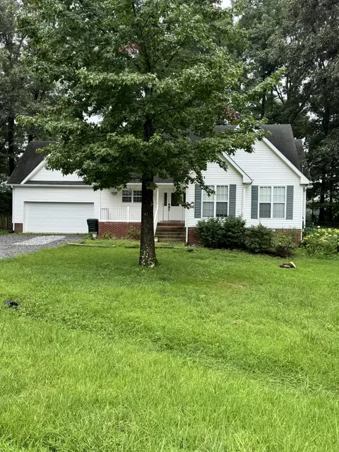 Exterior - 127 Silver Leaf Cir, Dickson, TN 37055 photo 2 of 8