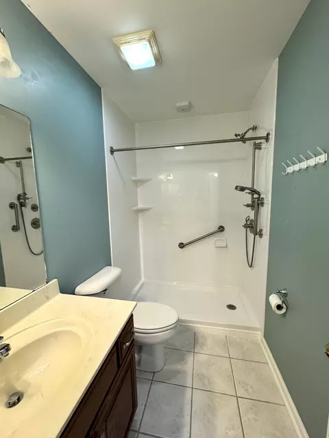Bath - 127 Silver Leaf Cir, Dickson, TN 37055 photo 5 of 5