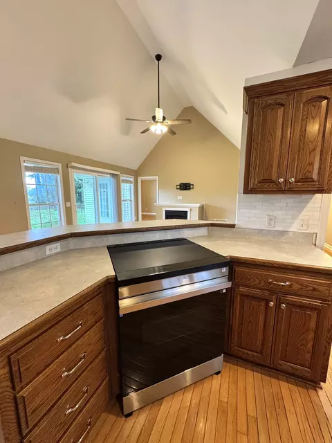 Kitchen - 127 Silver Leaf Cir, Dickson, TN 37055 photo 5 of 9