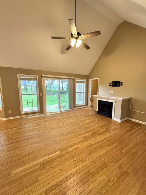 Living - 127 Silver Leaf Cir, Dickson, TN 37055 photo 3 of 5