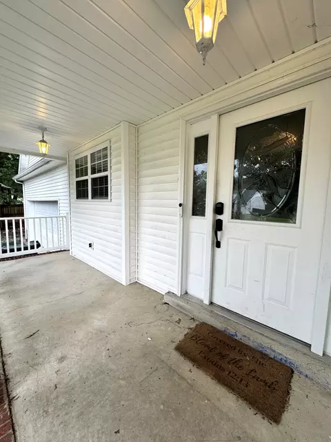 Exterior - 127 Silver Leaf Cir, Dickson, TN 37055 photo 5 of 8