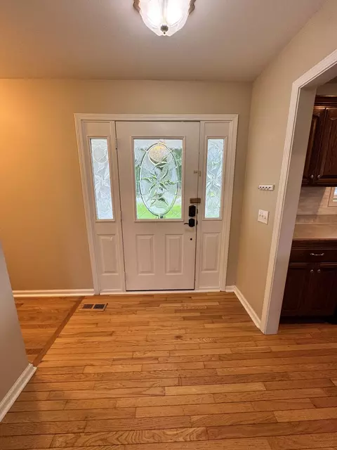 Entry Way - 127 Silver Leaf Cir, Dickson, TN 37055 photo 1 of 2