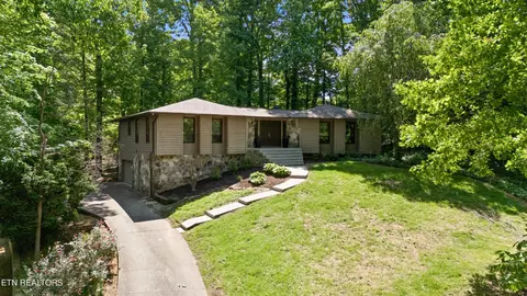 302 Saint Andrews Dr, Knoxville, TN 37934
