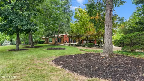 1022 Peterson Ln, Maryville, TN 37803