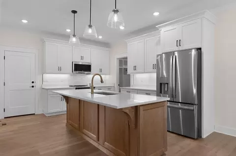Kitchen - 6932 Cooley Rd, Ooltewah, TN 37363 photo 1 of 2
