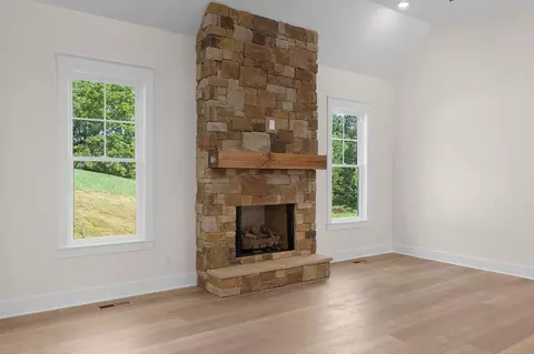 Living - 6932 Cooley Rd, Ooltewah, TN 37363 photo 2 of 3