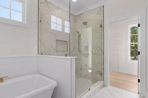 Bath - 6932 Cooley Rd, Ooltewah, TN 37363 photo 3 of 5