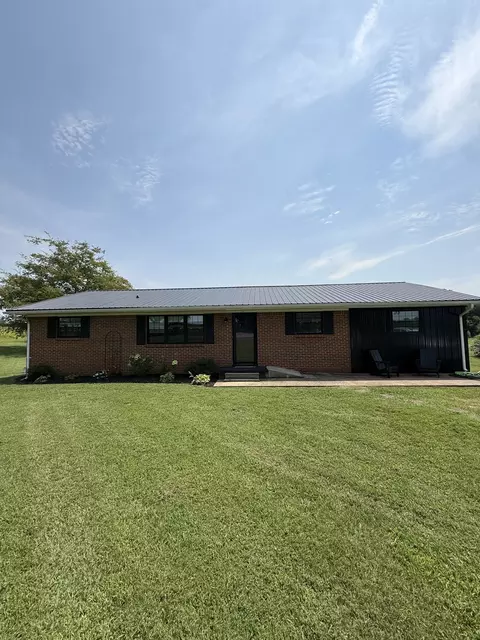 729 Weakley Creek Rd E, Lawrenceburg, TN 38464