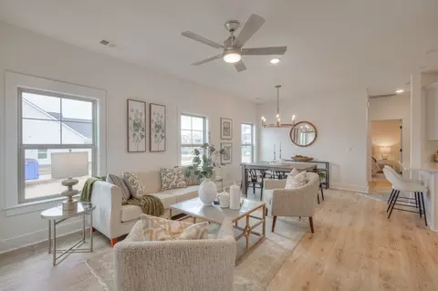 645 Swanston Ln, Gallatin, TN 37066