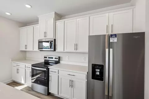 Kitchen - 3004 Citrine Dr, Murfreesboro, TN 37127 photo 2 of 4