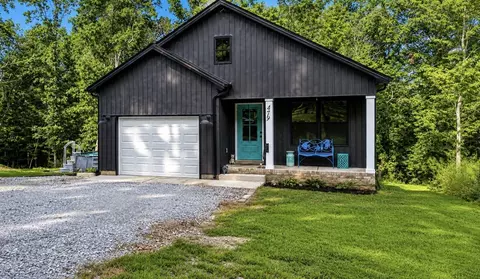 479 Circle Dr, Tennessee Ridge, TN 37178