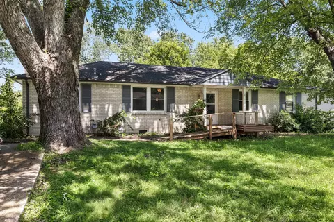 210 Nottingham Pl, Clarksville, TN 37042