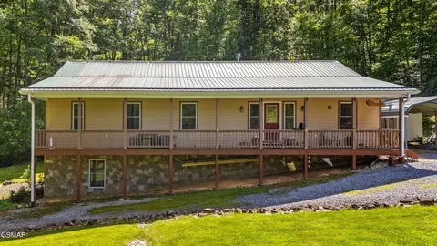 1878 Omaha Rd, Del Rio, TN 37727