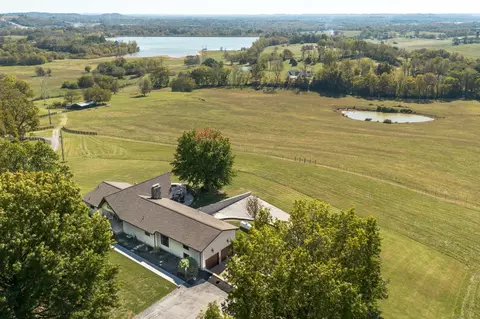 2202 Darks Mill Rd, Columbia, TN 38401