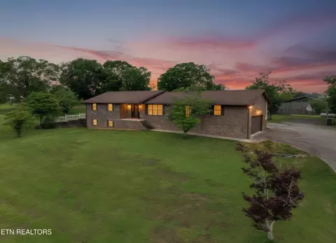 3520 Peppermint Hills Dr, Maryville, TN 37804