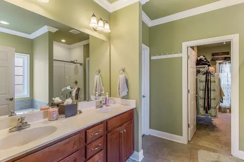 Bath - 3630 Geneva Dr, Murfreesboro, TN 37128 photo 2 of 5