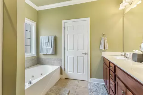 Bath - 3630 Geneva Dr, Murfreesboro, TN 37128 photo 4 of 5