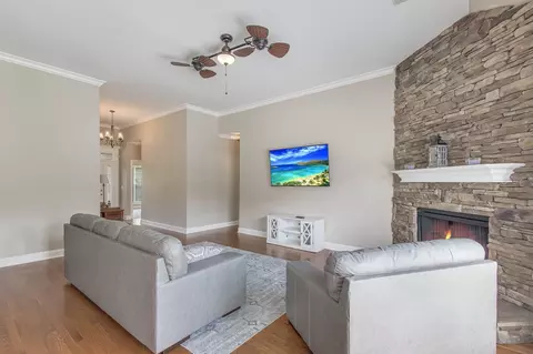 Living - 3630 Geneva Dr, Murfreesboro, TN 37128 photo 3 of 5