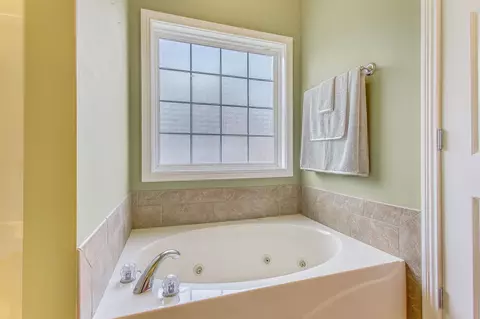 Bath - 3630 Geneva Dr, Murfreesboro, TN 37128 photo 3 of 5