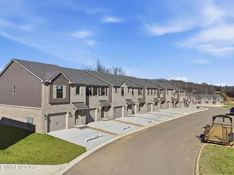 8972 Keenberg Ln, Knoxville, TN 37931