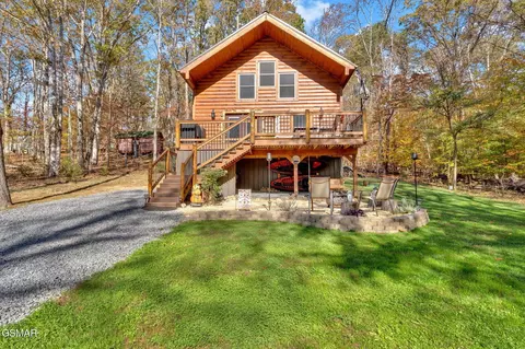 1422 Sunbeam Ln, Dandridge, TN 37725