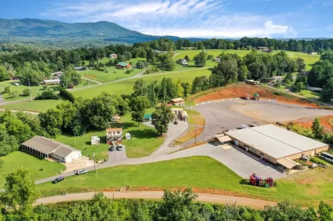 104 Circle Rd, Newport, TN 37821