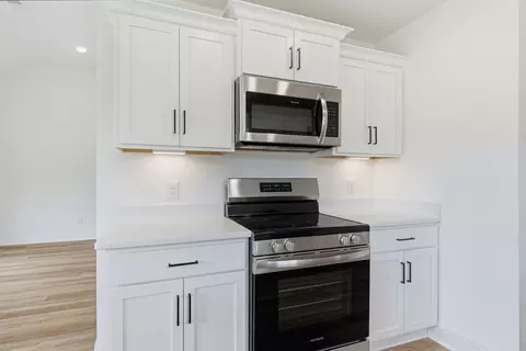 Kitchen - 401 Marcella Ct, Dickson, TN 37055 photo 4 of 6