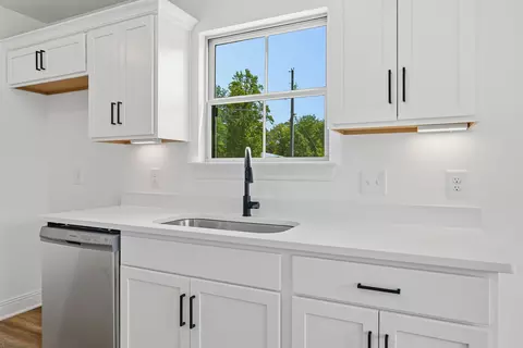 Kitchen - 401 Marcella Ct, Dickson, TN 37055 photo 5 of 6