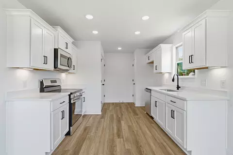 Kitchen - 401 Marcella Ct, Dickson, TN 37055 photo 3 of 6