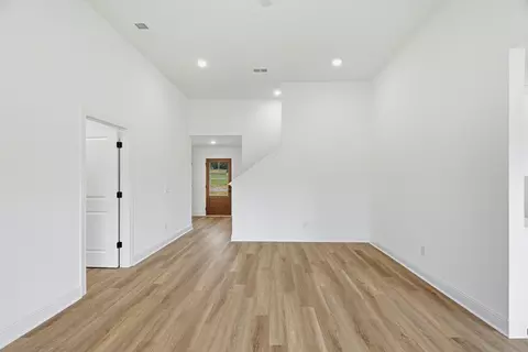 Living - 401 Marcella Ct, Dickson, TN 37055 photo 5 of 9