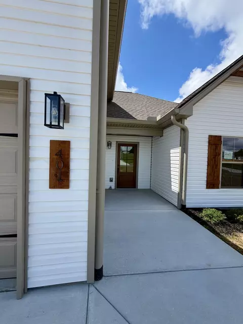 Exterior - 401 Marcella Ct, Dickson, TN 37055 photo 6 of 20