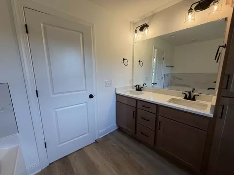 Bath - 401 Marcella Ct, Dickson, TN 37055 photo 3 of 7