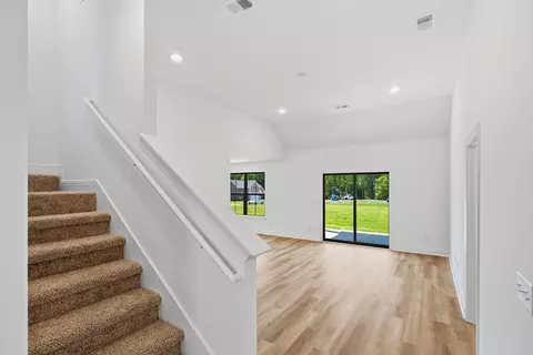 Living - 401 Marcella Ct, Dickson, TN 37055 photo 3 of 9