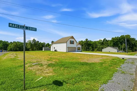 Exterior - 401 Marcella Ct, Dickson, TN 37055 photo 9 of 20