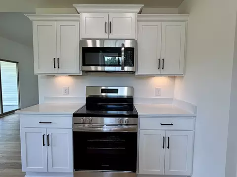 Kitchen - 401 Marcella Ct, Dickson, TN 37055 photo 2 of 6