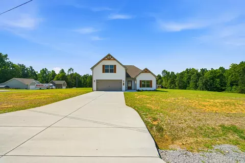Exterior - 401 Marcella Ct, Dickson, TN 37055 photo 8 of 20