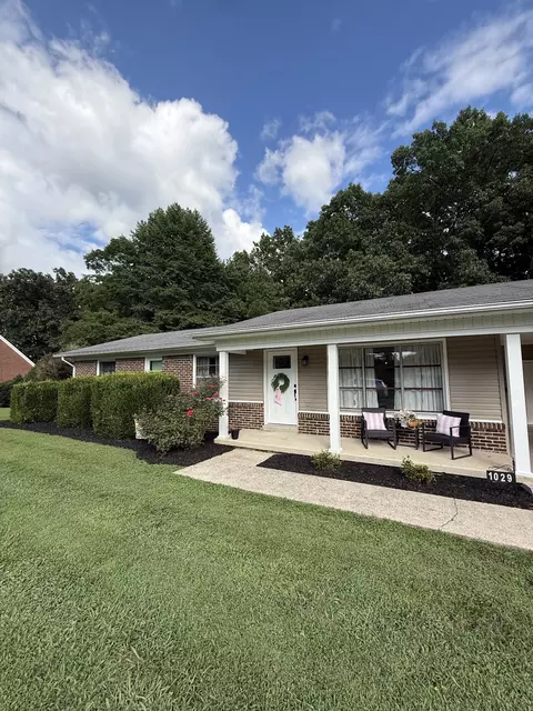1029 Pine Cir, Lawrenceburg, TN 38464