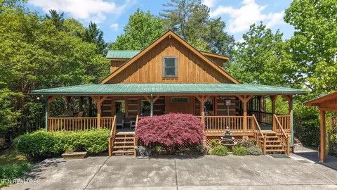 3694 Marian Lake Way, Pigeon Forge, TN 37862