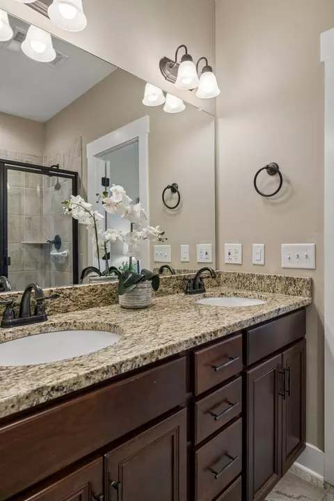 Bath - 3001 Gracious Dr, Franklin, TN 37064 photo 4 of 6