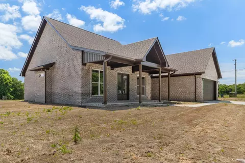373 Old Power House Rd, Lawrenceburg, TN 38464