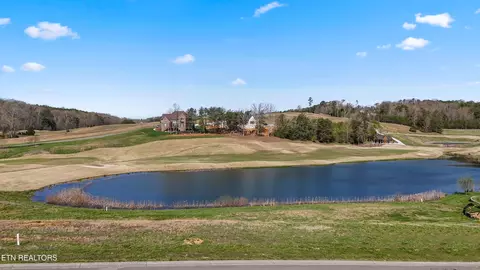 385 Navigator Dr, Lenoir City, TN 37772