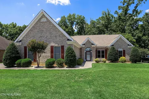640 Windward Pt, Lenoir City, TN 37772