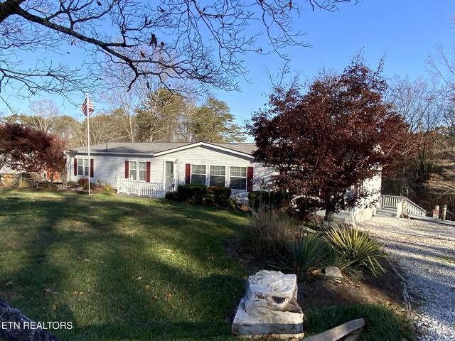 596 Skyline Dr, Harriman, TN 37748