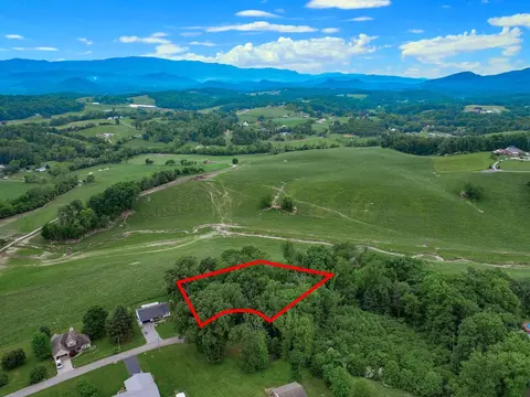 5 Rustic Dr, Newport, TN 37821