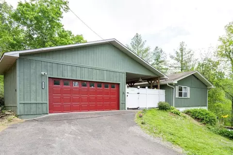 1613 Sam Mccarter Way, Sevierville, TN 37876