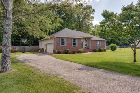 2122 Derrick Rd, Chapel Hill, TN 37034