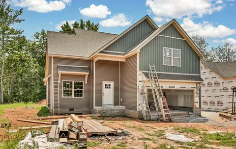 273 Wayne Hall Rd, Clarksville, TN 37040
