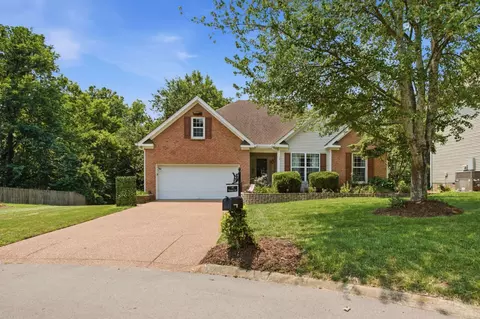 1042 Watauga Ct, Thompsons Station, TN 37179