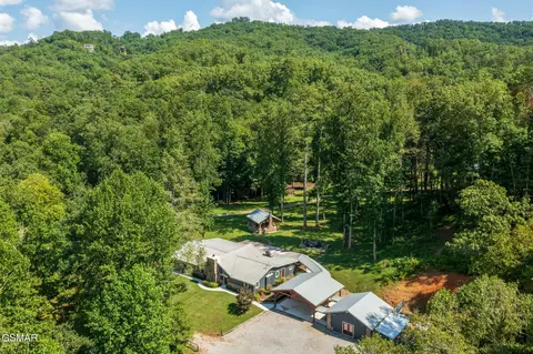 2050 E Millers Cove Rd, Walland, TN 37886
